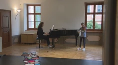Z hudobných nástrojov stále cítiť zápach spáleniny. Umelecká škola v B. Štiavnici si zvyká na nové priestory