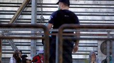 Gréci začali likvidovať provizórny utečenecký tábor na starom aténskom letisku