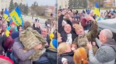 Cherson je pod úplnou kontrolou ukrajinskej armády, ľudia vítali vojakov so slzami šťastia v očiach