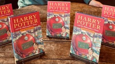 Prvú edíciu Harryho Pottera kúpila v 90. rokoch za desať dolárov. Teraz knihu predala za 36-tisíc