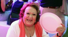 Neuveriteľná Jiřina Bohdalová. V 93 rokoch roztancovala Vary po boku mladého fešáka