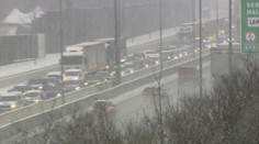 Pre husté sneženie západné Slovensko takmer skolabovalo