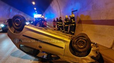 V bratislavskom tuneli Sitina sa prevrátilo auto, polícia vyzýva k obozretnosti