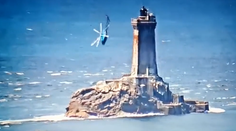 VIDEO: Pilot sa s vrtuľníkom rútil k zemi. V poslednej chvíli predviedol skvelý manéver