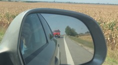 Luxusné auto bez šoféra vyčíňalo na D1. Vodiča hľadali v kukurici