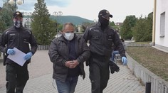 V rukách polície skončili dvaja muži, ktorí mali podpáliť bytovku v Novom Meste nad Váhom