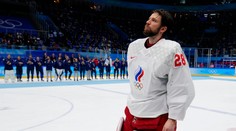 Najlepší brankár KHL nedávno podpísal zmluvu v NHL. Teraz ho zadržali, lebo nechce narukovať