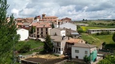 Španielske odľahlé mestečko ponúka domy za pár drobných. Má však dve podmienky