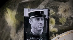 Policajta, ktorý zomrel po dráme v Trebes, si uctia štátnym obradom