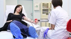 V USA zrušili zákaz darovania krvi gejmi a bisexuálmi, ktorý platil 32 rokov