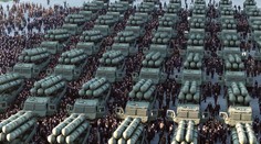 Chce odstrašiť nepriateľov. KĽDR predstavila nový obrovský raketomet schopný vystreľovať jadrové zbrane