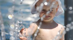 Čaká nás poriadne horúci piatok, SHMÚ vydal aj výstrahy