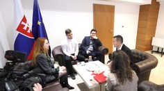 Minister Drucker stojí za študentom práva, ktorý sa stal terčom Roberta Fica: Slovensko potrebuje diskusiu ako soľ