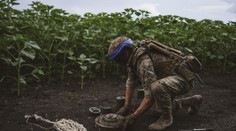 Po náraze traktora na mínu zahynul. Ukrajinskí poľnohospodári riskujú svoje životy