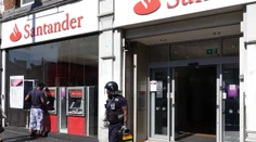 Najjednoduchšia krádež storočia. Muž sa predstavil ako strážnik a odniesol si 177-tisíc eur