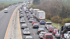 Vodiči pozor. Cez víkend budú na D1 platiť viaceré dopravné obmedzenia