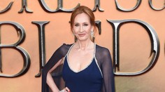 J. K. Rowlingovej by mohli za výroky o transgender ľuďoch hroziť problémy so zákonom. Zatknite ma, odkazuje spisovateľka