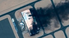 Američania evakuovali personál svojho veľvyslanectva v Sudáne, Biden žiada zastavenie bojov