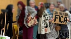 Študenti z gymnázia Bilíková sa stretli s Jednotou dôchodcov. Incident si vydiskutovali, riaditeľ za študentmi stojí