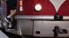 Tragédia v Prahe. Električka zrazila desaťročné dievča, zraneniam podľahlo