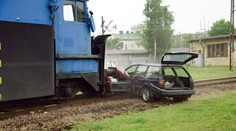 Neďaleko Uherského Hradišťa za zrazilo auto s vlakom. Dvaja sú mŕtvi