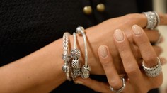 Obľúbené šperky najväčšej svetovej značky budú iné. Známa firma upravuje výrobu