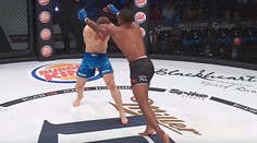 VIDEO: Zápasník MMA zažil debut ako hrom. Súpera vypol lietajúcim kolenom