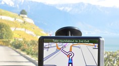 Šofér slepo veril GPS navigácii, skončil vo vodnom kanáli