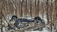 FOTO: Desivé zábery z východu Slovenska. Auto s tehotnou ženou a dieťaťom skončilo na streche