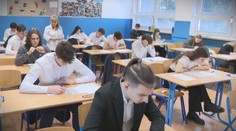 Zajtra čakajú žiakov písomné maturity. Poslednýkrát však budú len na papieri, prinášame pokyny