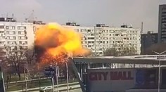 Rusi zasiahli školu aj dve bytovky. Pri ďalších nepochopiteľných útokoch na ukrajinské mestá zahynulo 5 ľudí