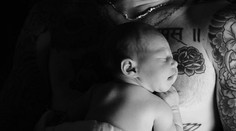 Adam Levine sa pochválil prvou fotkou krásnej dcérky