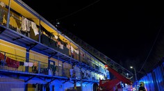 Vo Svidníku horí bytovka, hasičom sa podarilo požiar lokalizovať