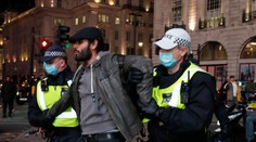 Obyvatelia Londýna sa búria. Polícia zatkla 100 ľudí odmietajúcich opatrenia