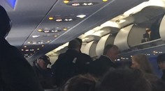 Muž sa pustil do Ivanky Trumpovej v lietadle. Museli ho vyhodiť