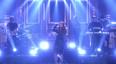 Speváčka mega hitu spadla ako hruška. Podpätky boli príliš vysoké