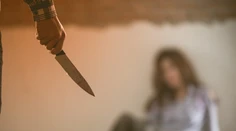 V petržalskom paneláku vyčíňal polonahý muž s nožom: Hľadal ženy na sex