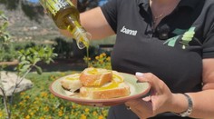 Na Kréte z olív vyrábajú olej, kŕmia kozy aj kúria. Vraj je to elixír na dlhý život, ponúkajú tieto rady