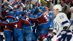 Colorado uspelo v úvodnom finálovom dueli Stanley Cupu. Rozhodol gól Burakovskeho