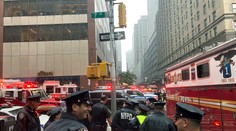 Panika na newyorskom Manhattane: Do budovy vrazil vrtuľník, pri nehode zahynul pilot