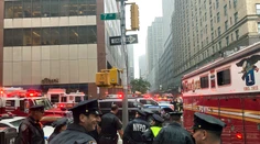 Panika na newyorskom Manhattane: Do budovy vrazil vrtuľník, pri nehode zahynul pilot
