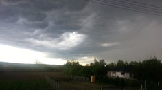 Dnes pozor na búrky. Pre celé Slovensko platí výstraha