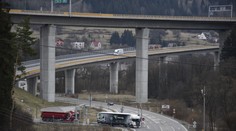 Hraničný priechod Svrčinovec je uzavretý. Dôvodom je počasie