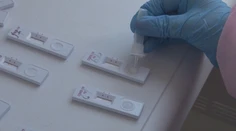Antigénový test za jeden cent? Vo Svidníku pristúpili k spoplatneniu testovania netradične