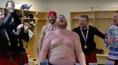 Kustód Oskarshamnu hitom internetu. Jeho podanie pokriku ciky-caky nemá konkurenciu