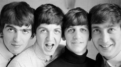 O legendárnych The Beatles vzniknú štyri samostatné filmy. Výber hercov sa stretol s kritikou