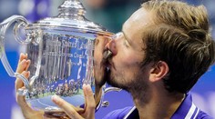 Finále US-Open ovládol ruský tenista, Medvedev prekazil Djokovičovi kalendárny Grand Slam