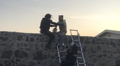 NAKA v Michalovciach objavila výrobňu cigariet, aj Ukrajincov v hangároch