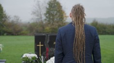 Dojímavý príbeh priateľstva až za hrob. Po ôsmich rokoch dokončil film, pri ktorom zomrel jeho kamarát