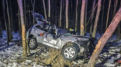 Tragická nehoda pri Košiciach. Vodič auta neprežil náraz do stromu